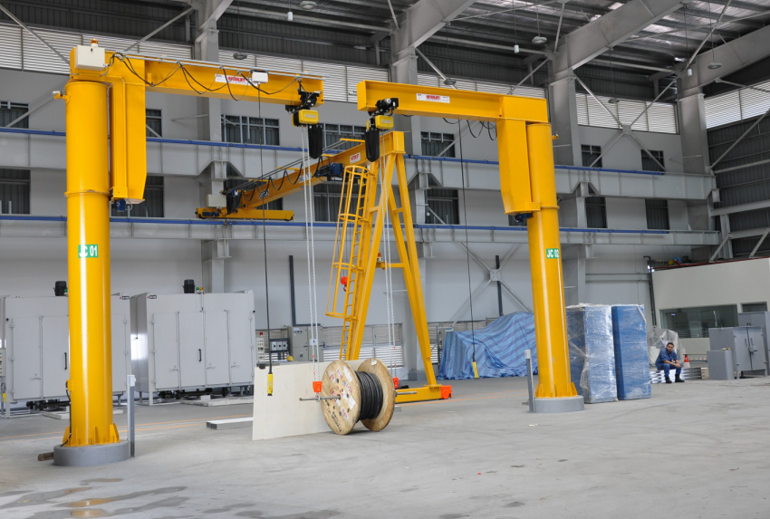 冠航進(jìn)口歐式起重電葫蘆在電纜車間作業(yè)中